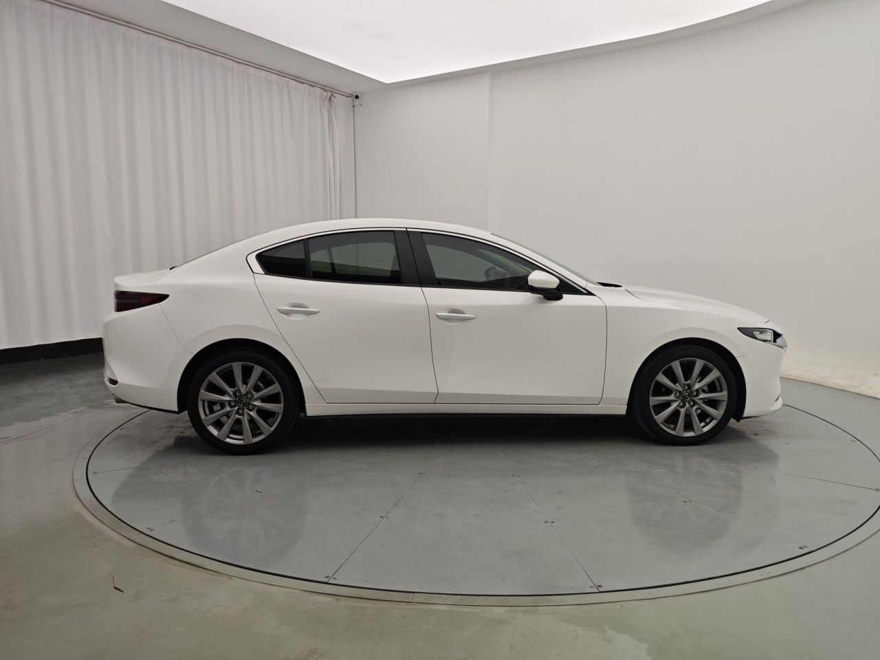 3 Axela 2021 2.0L AT photo 4