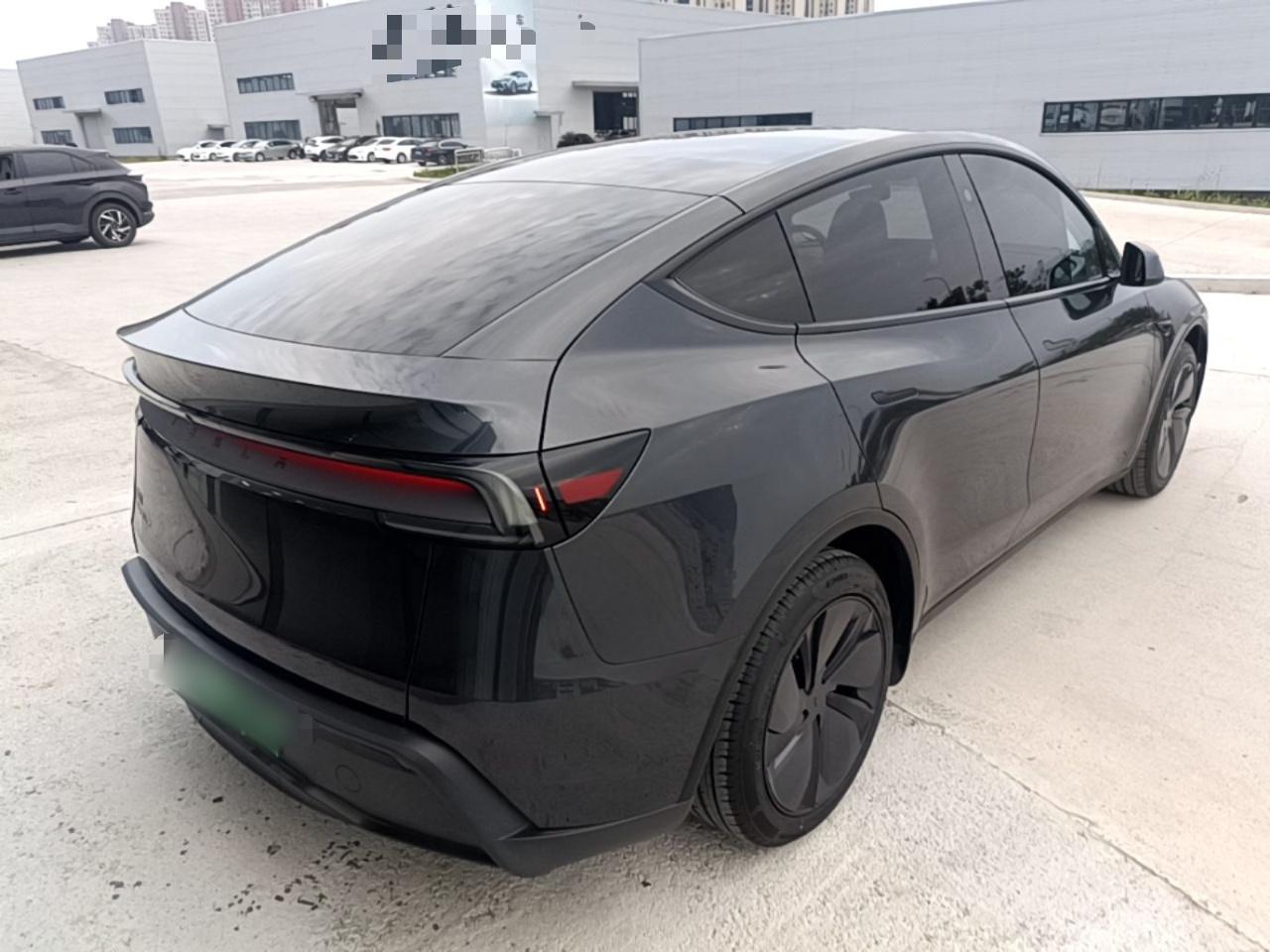 Model Y 2025 RWD photo 4
