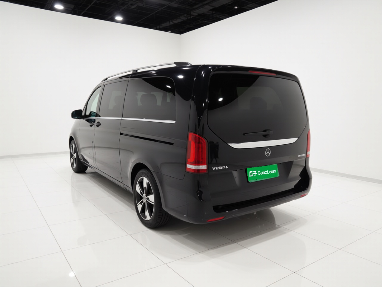 V-Class 2020 V 260 L Long Wheelbase Luxury photo 4