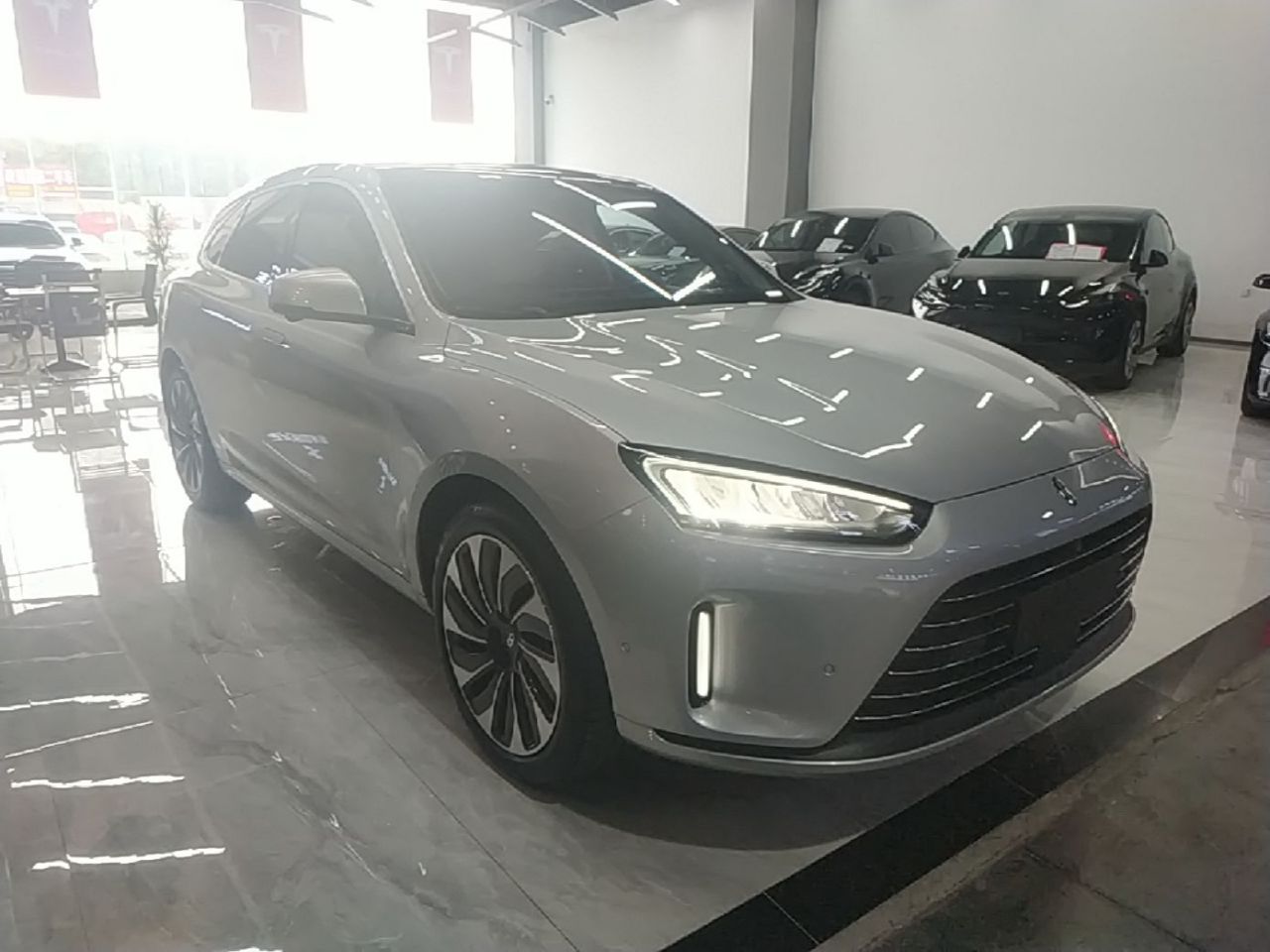 HIMA AITO M5 2022 EREV AWD Performance photo 3