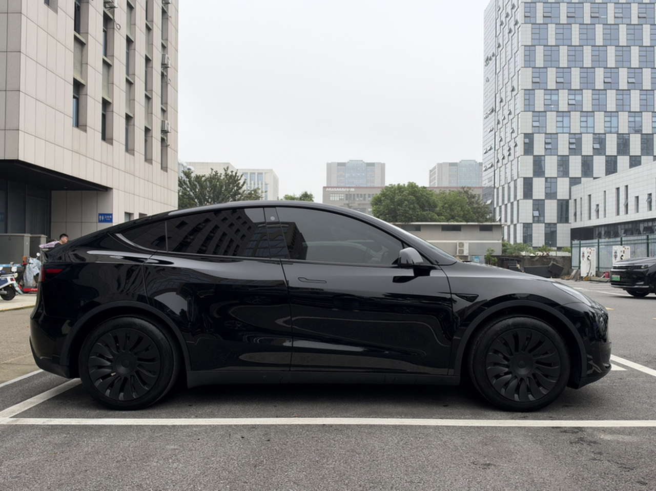 Model Y 2022 RWD photo 2