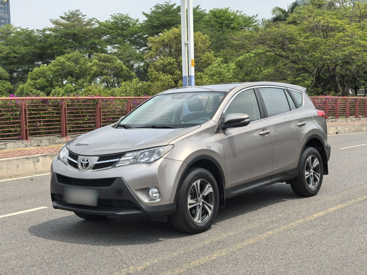 RAV4 2015 2.0L CVT RWD photo 2