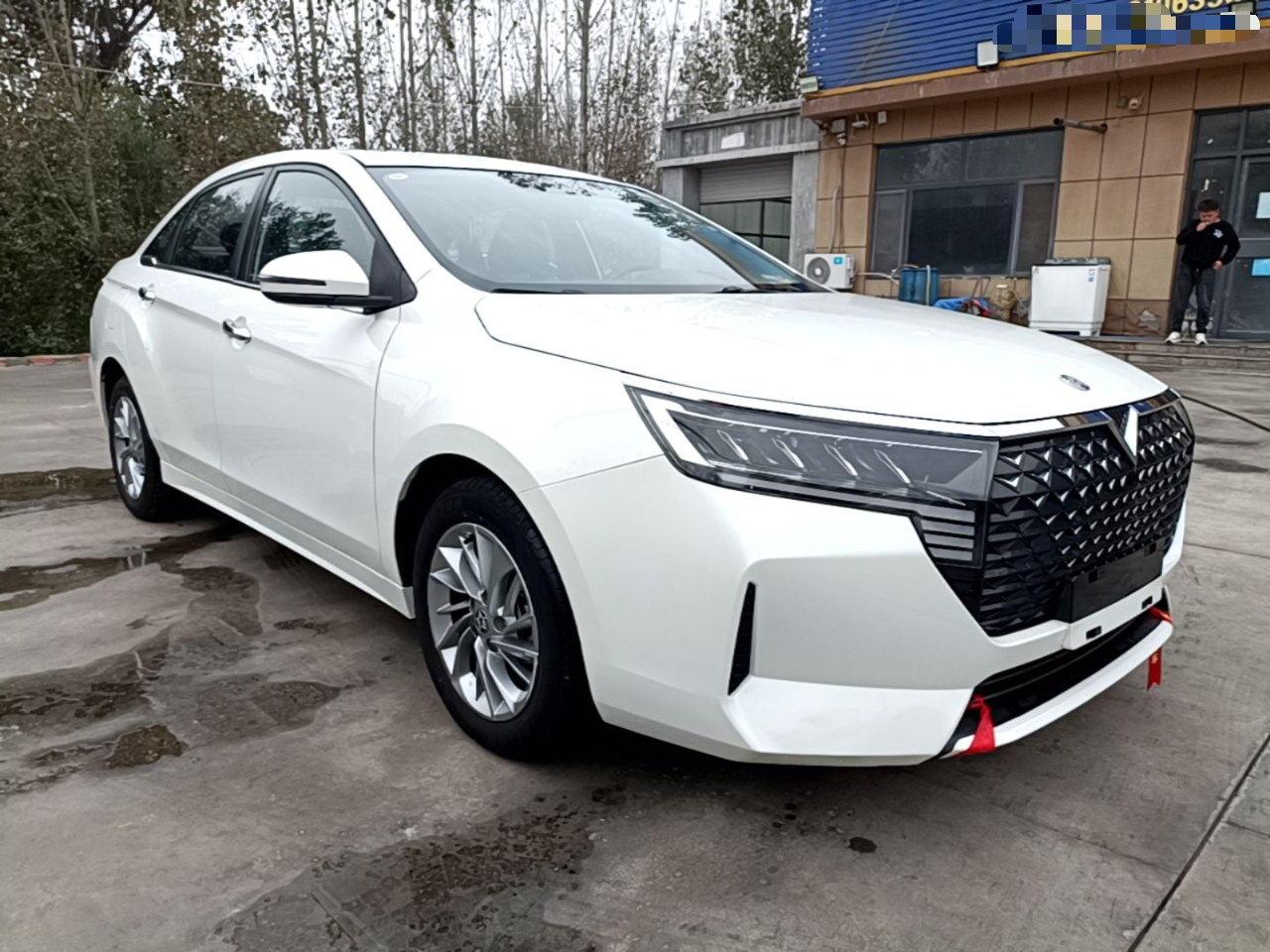 D60 2021 PLUS 1.6L XL CVT photo 3