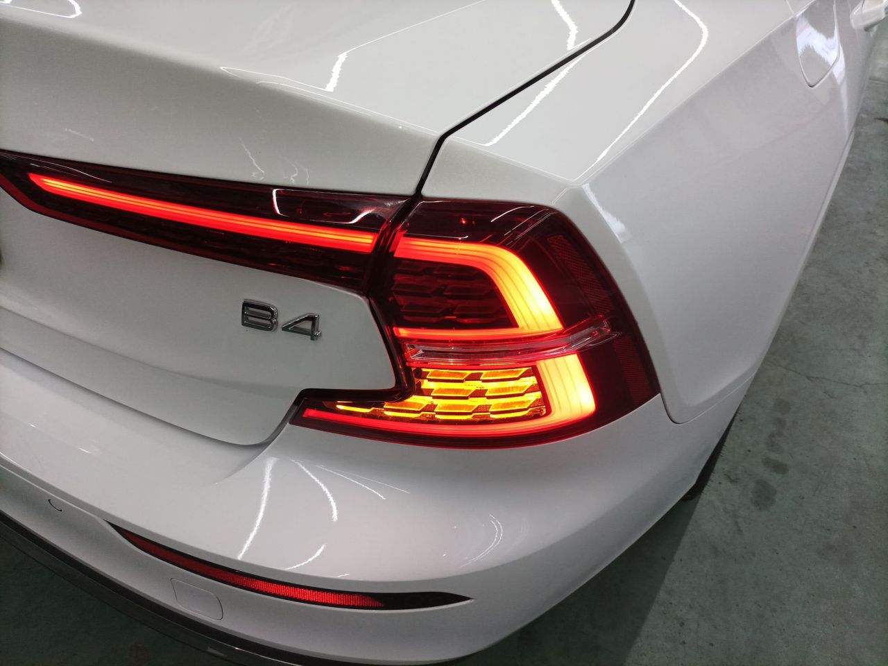 S60 2024 B4 Luxury photo 2