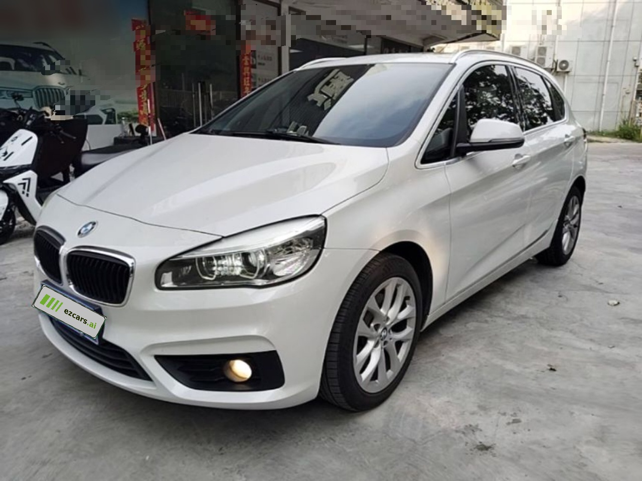 2 Series Wagon 2016 220i Leading