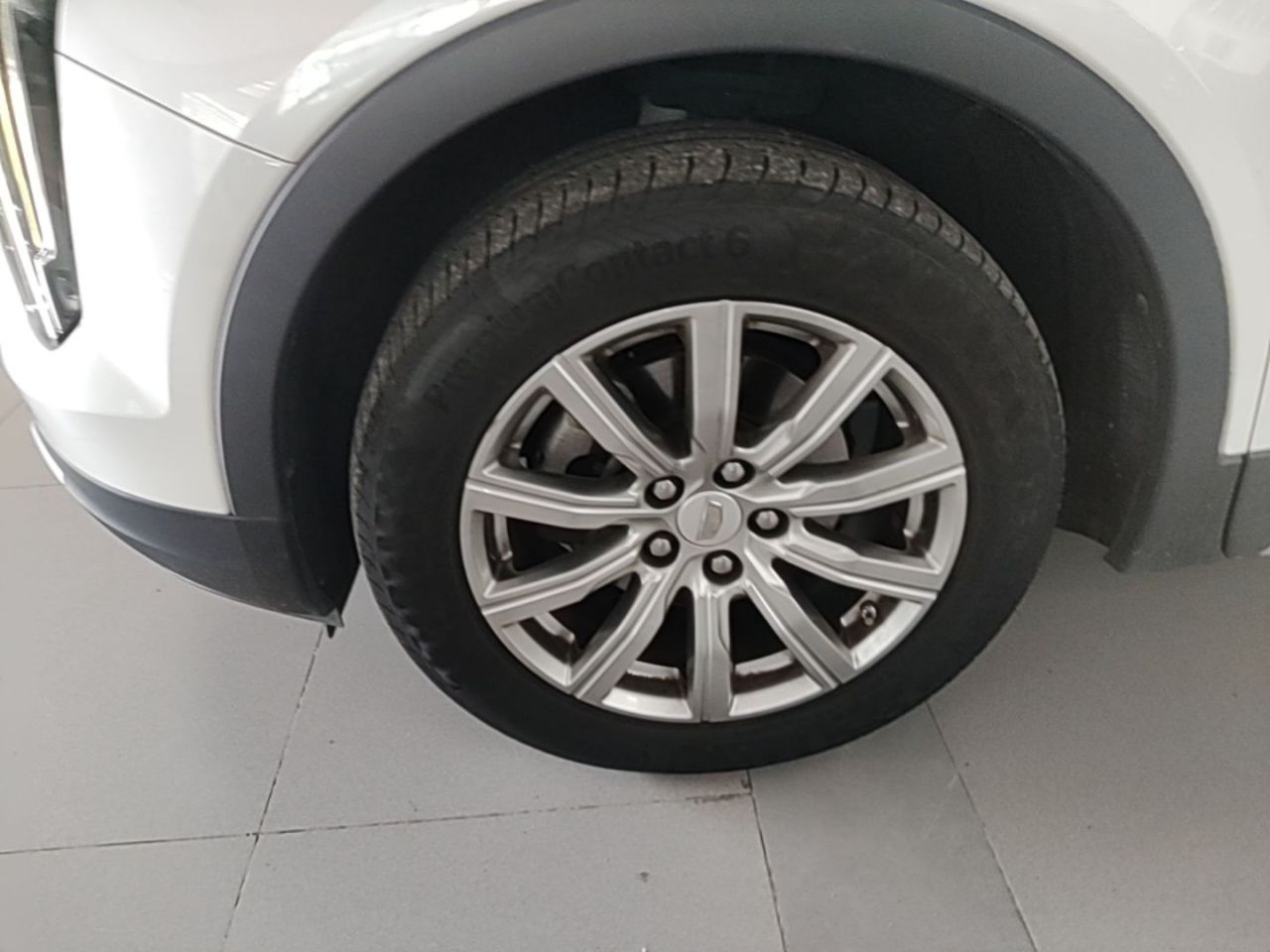 XT4 2018 28T RWD Leading photo 4