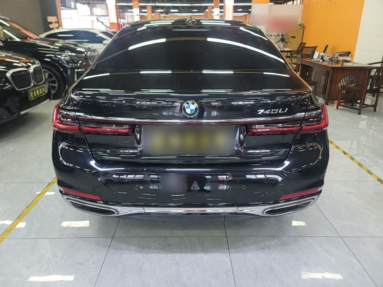 7 Series 2019 730Li Luxury photo 3