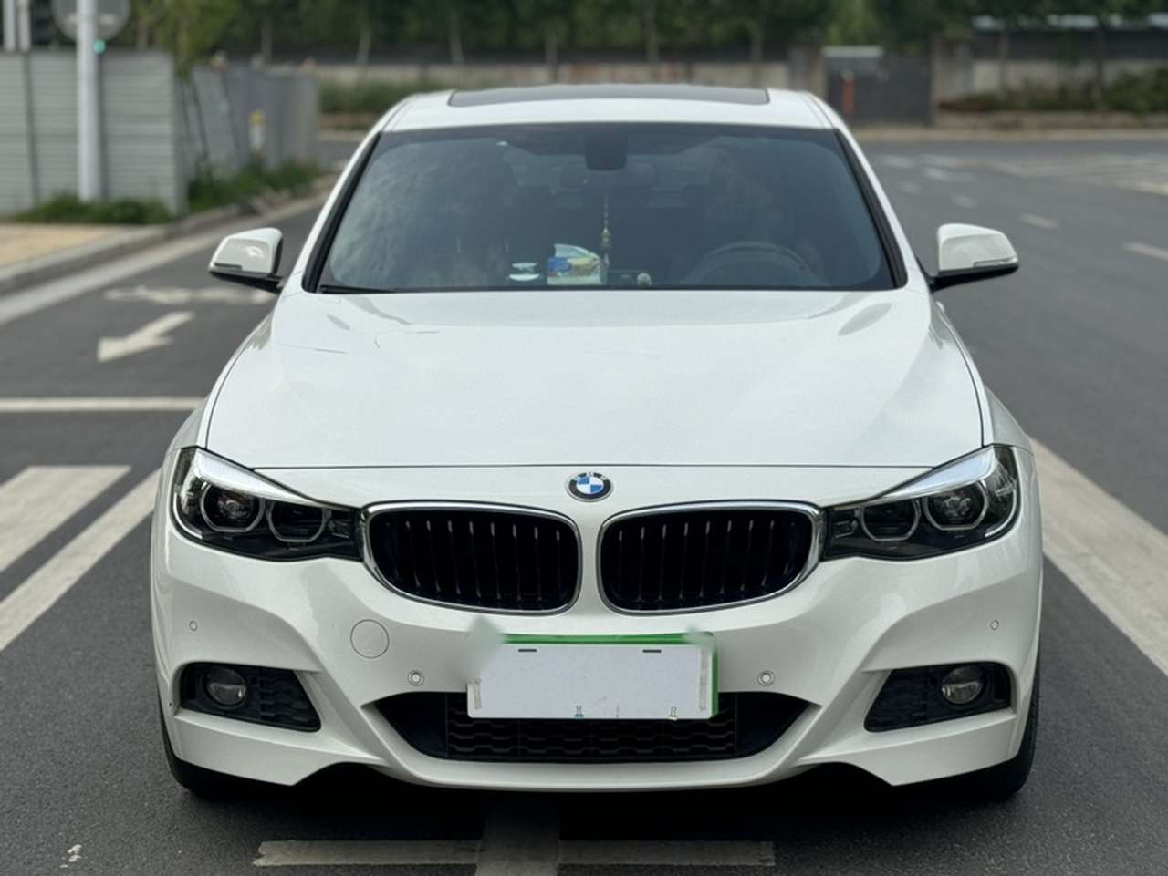 3 SeriesGT 2018 330i xDrive M Sport photo 3