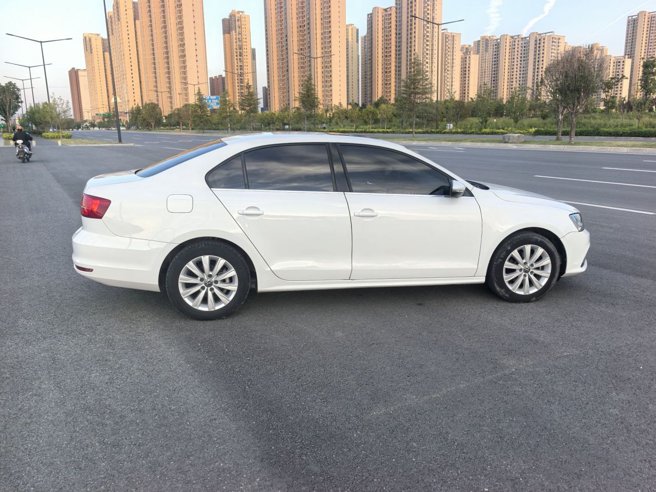Sagitar 2015 1.6L AT Comfort photo 3
