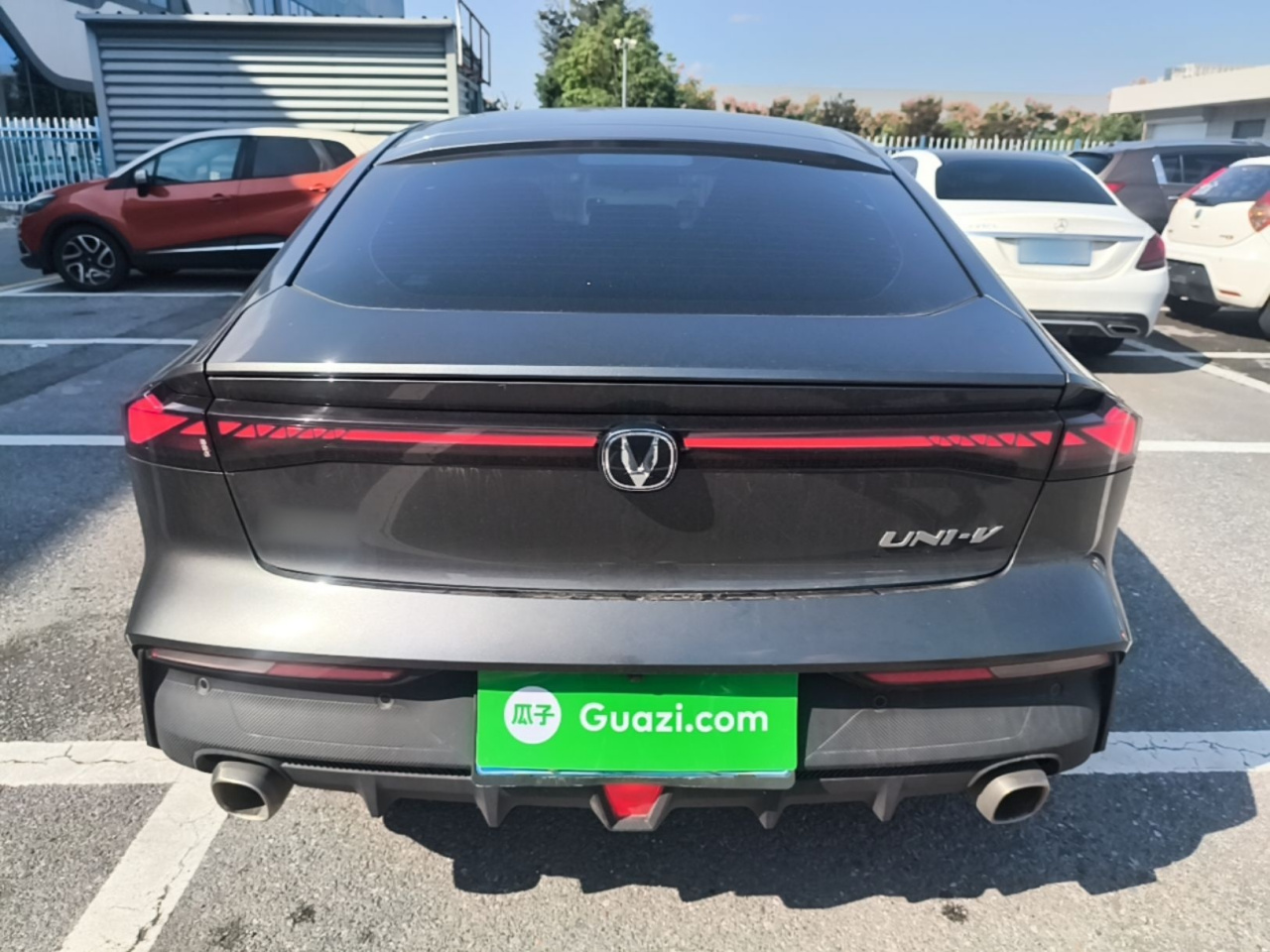 UNI-V 2023 1.5T Premium photo 5
