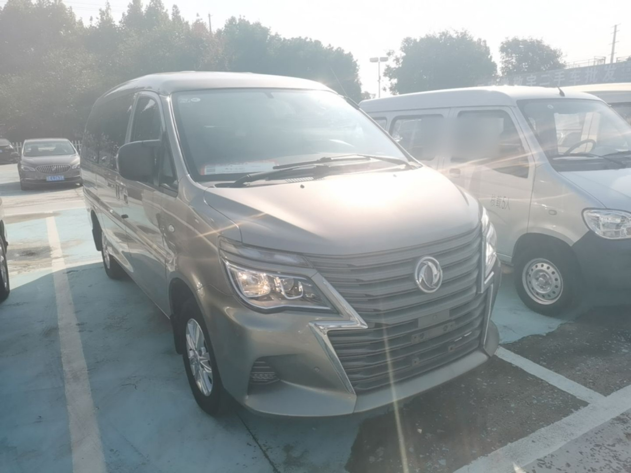 Lingzhi 2020 M5L 1.6L Luxury 7-Seater photo 5