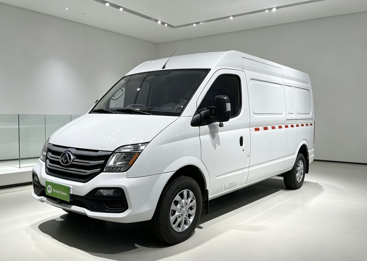 MAXUS V80 2023 2.0T MT Classic Long Wheelbase 3-Seater