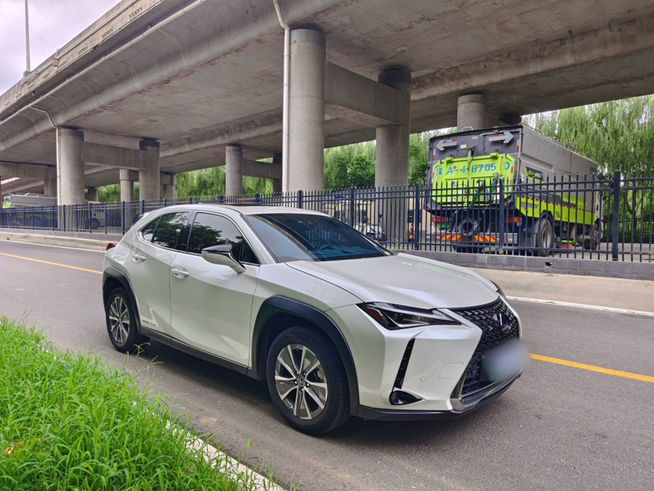 UX EV 2020 300e photo 4