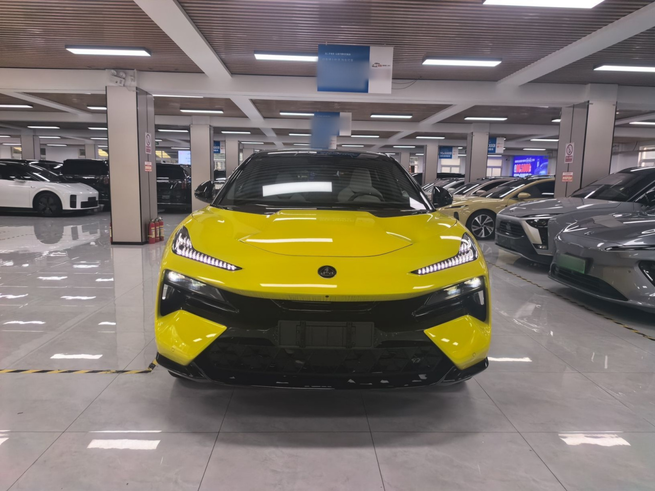 Lotus ELETRE 2026 600 5-Seater photo 3
