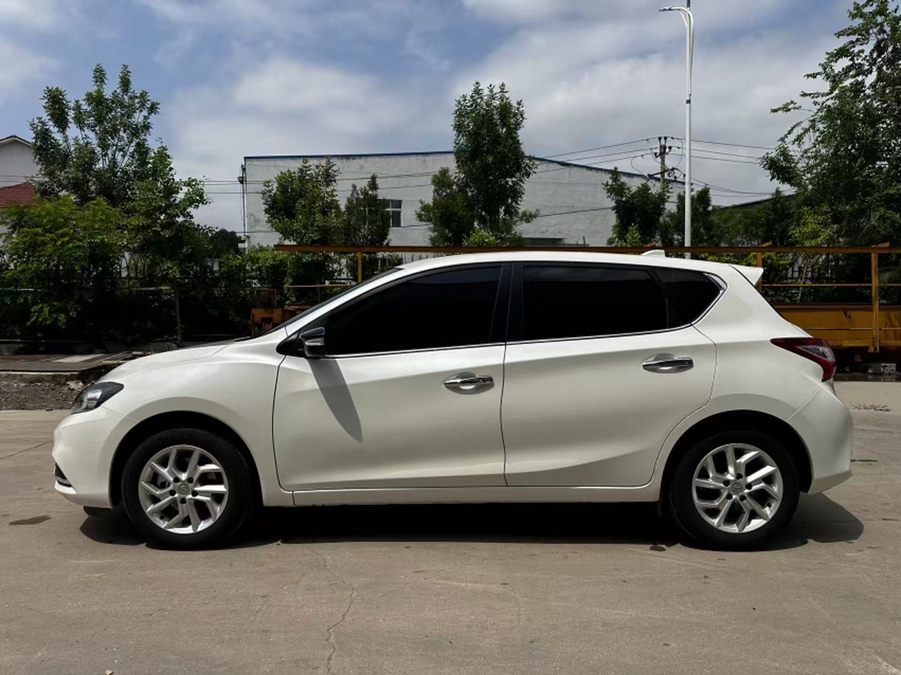 Tiida 2023 1.6L CVT photo 3