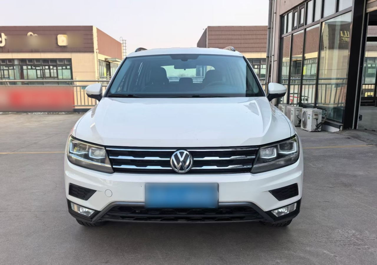 Tiguan L 2017 330TSI AT RWD photo 2