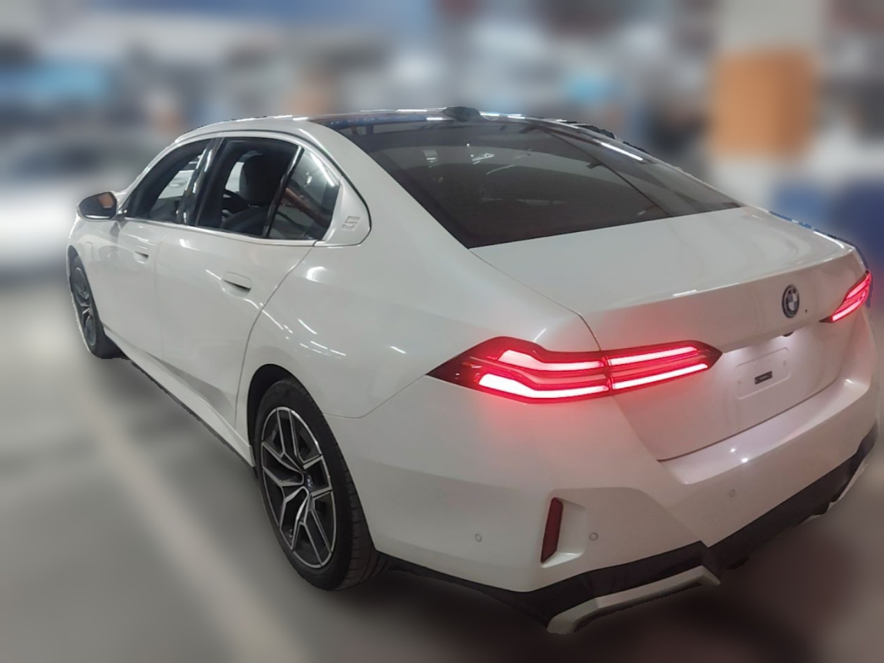 i5 2024 eDrive 35L Exclusive M Sport Package photo 4