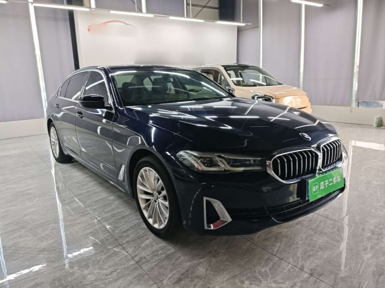 5 Series 2021 525Li Luxury photo 3