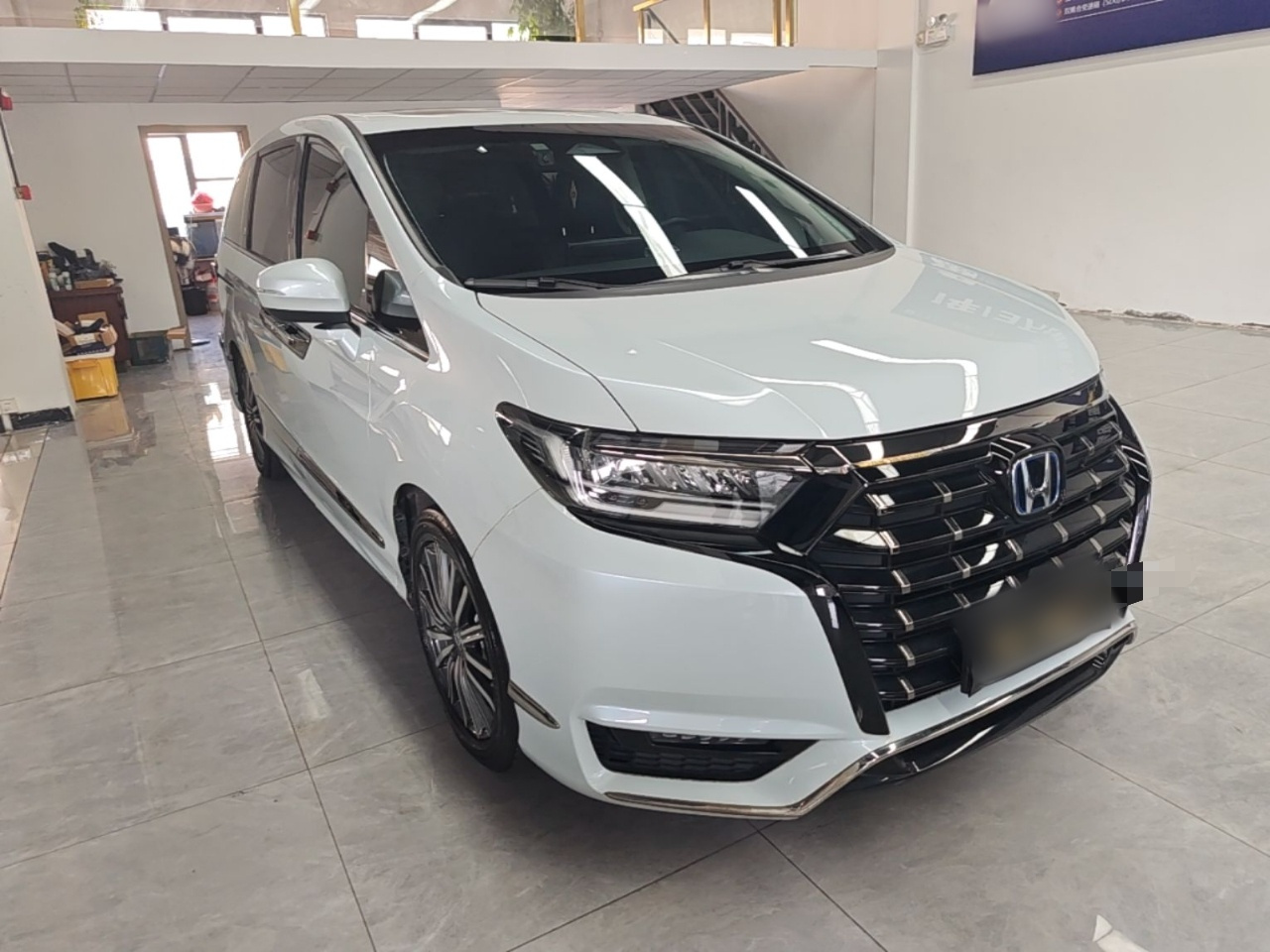 Elysion 2024 2.0L e:HEV Luxury photo 3