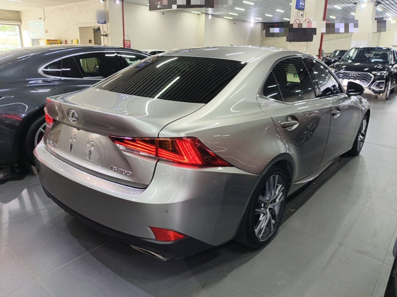 IS 2017 300 F SPORT photo 4