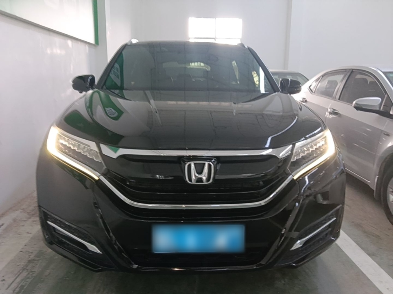 UR-V 2017 370TURBO AWD Exclusive China V photo 2