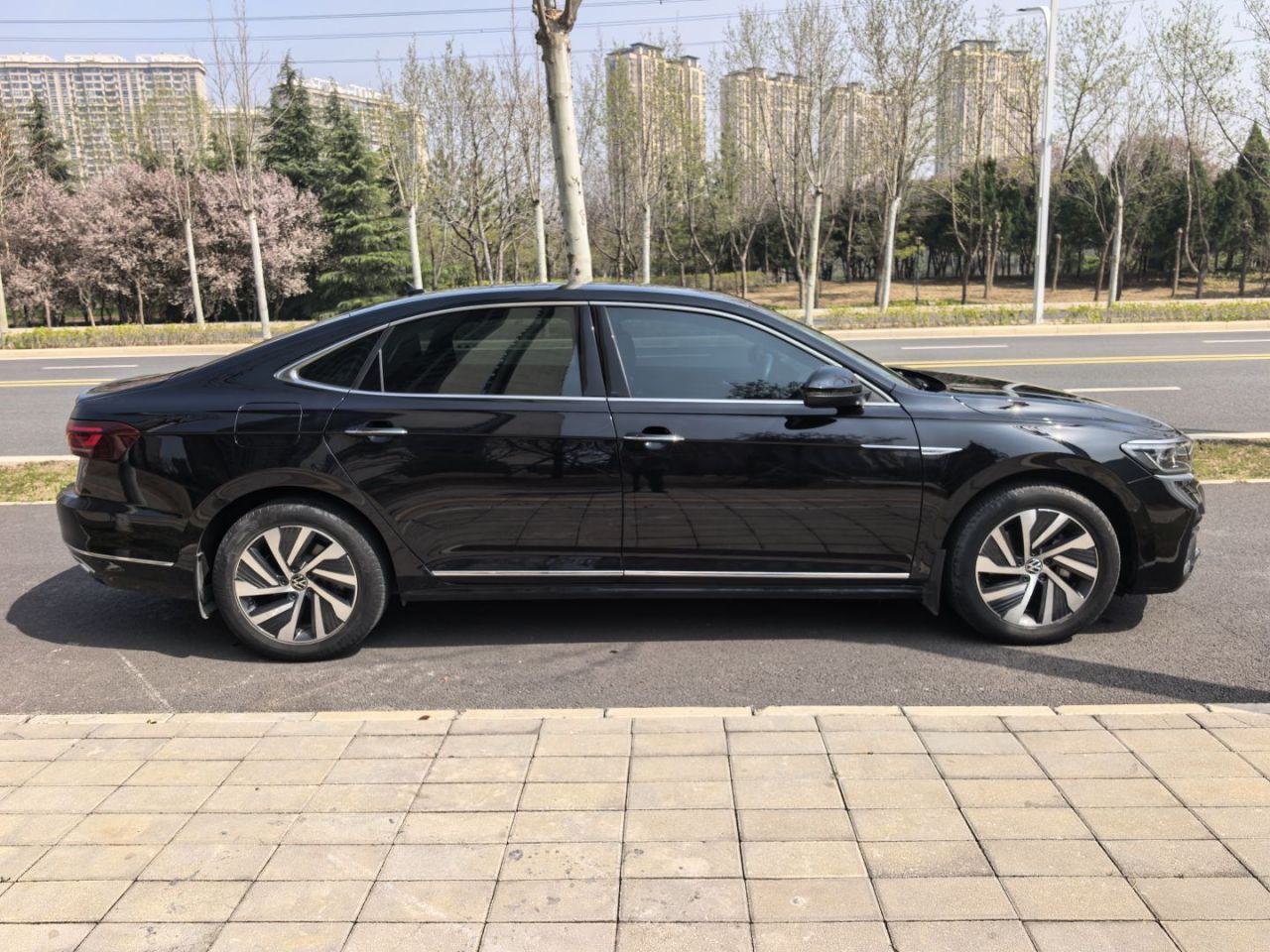 Passat EV 2022 430PHEV Hybrid Luxury photo 3