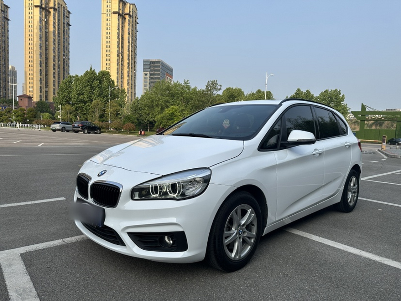 2 Series Wagon 2016 218i Leading