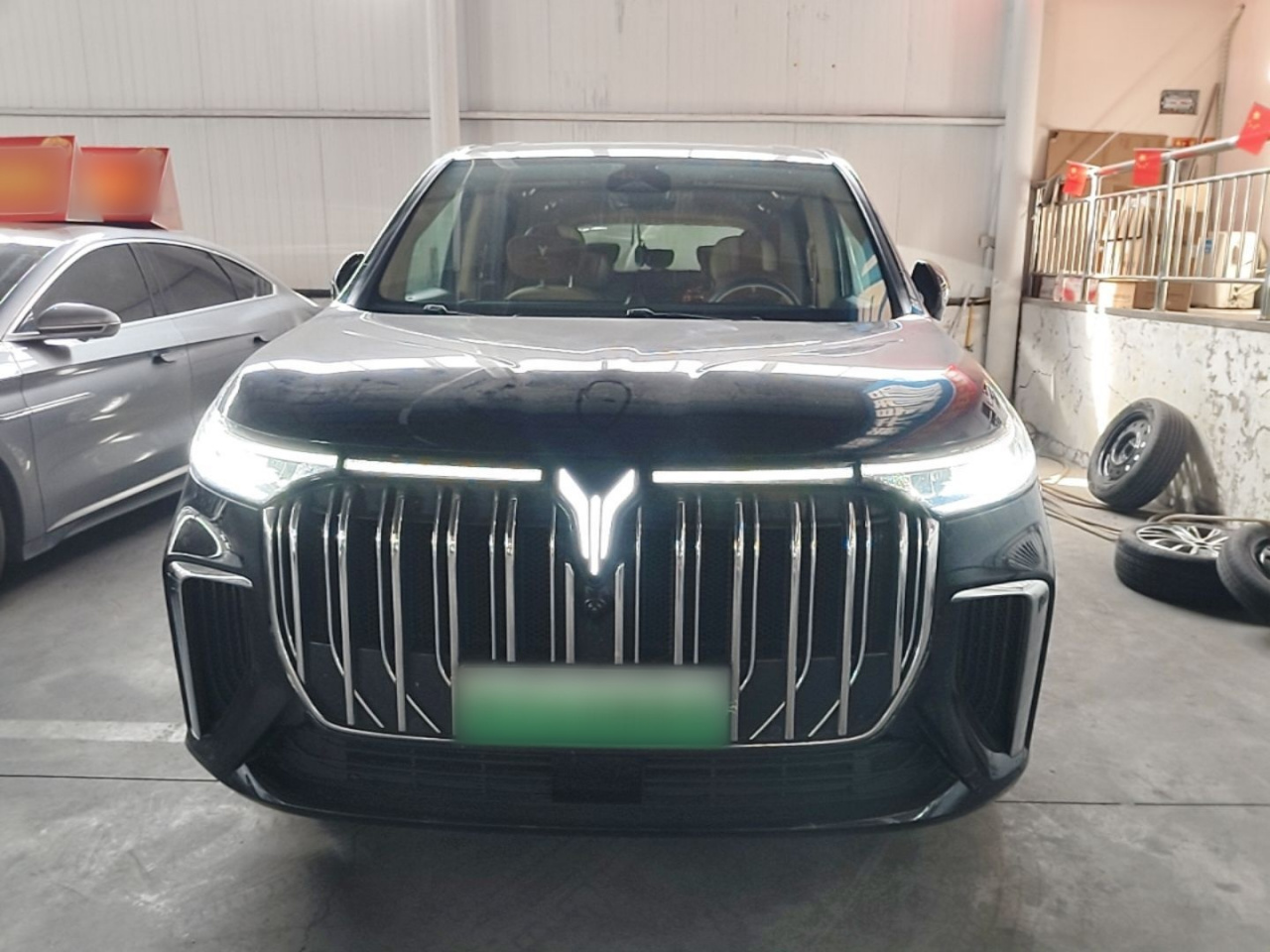 Voyah Dreamer 2024 PHEV Extended Range Premium photo 2