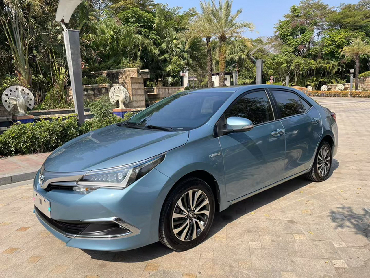 Corolla 2017 Facelift Hybrid 1.8L E-CVT Leading