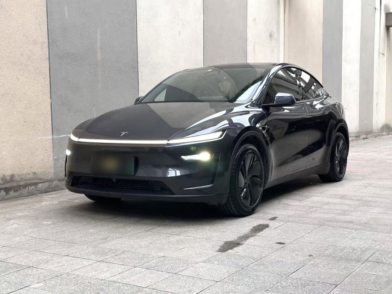 Model Y 2025 RWD photo 3