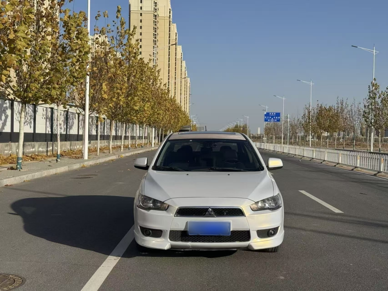 2011 1.8L CVT Luxury photo 4