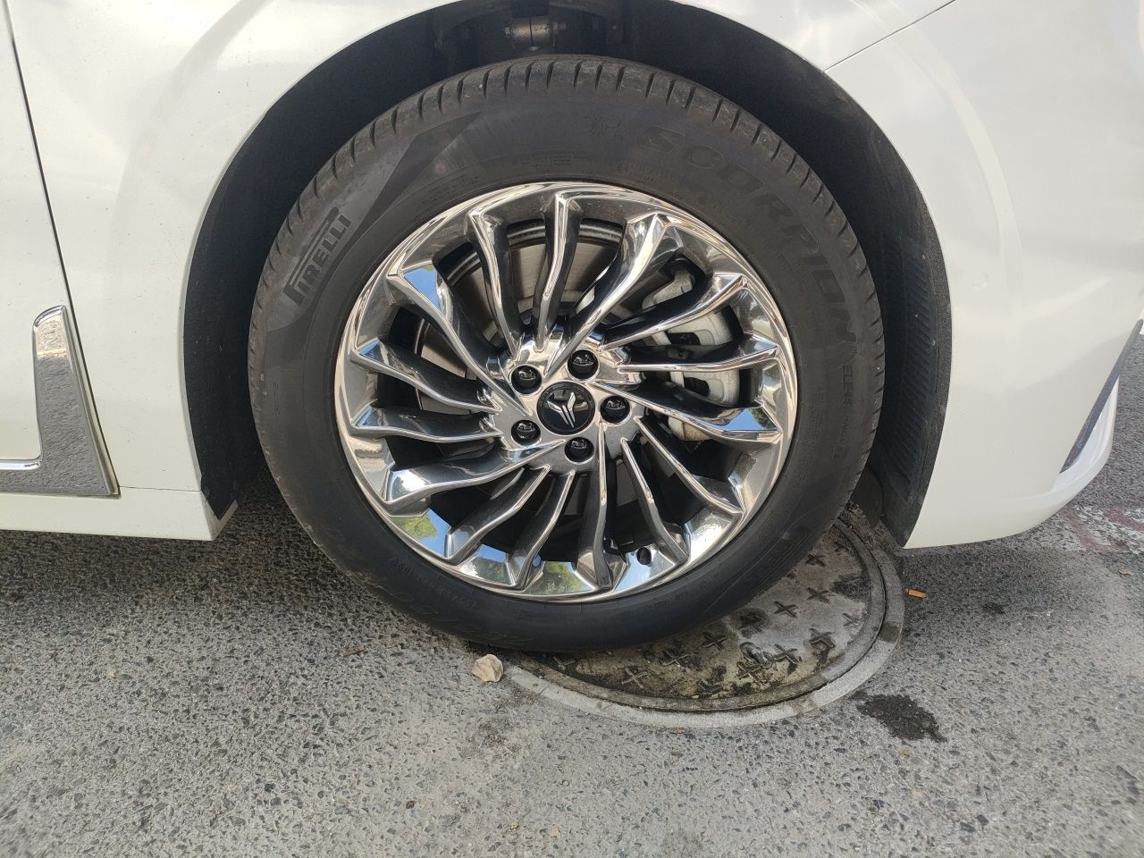 Voyah Dreamer 2024 PHEV Extended Range Flagship photo 2