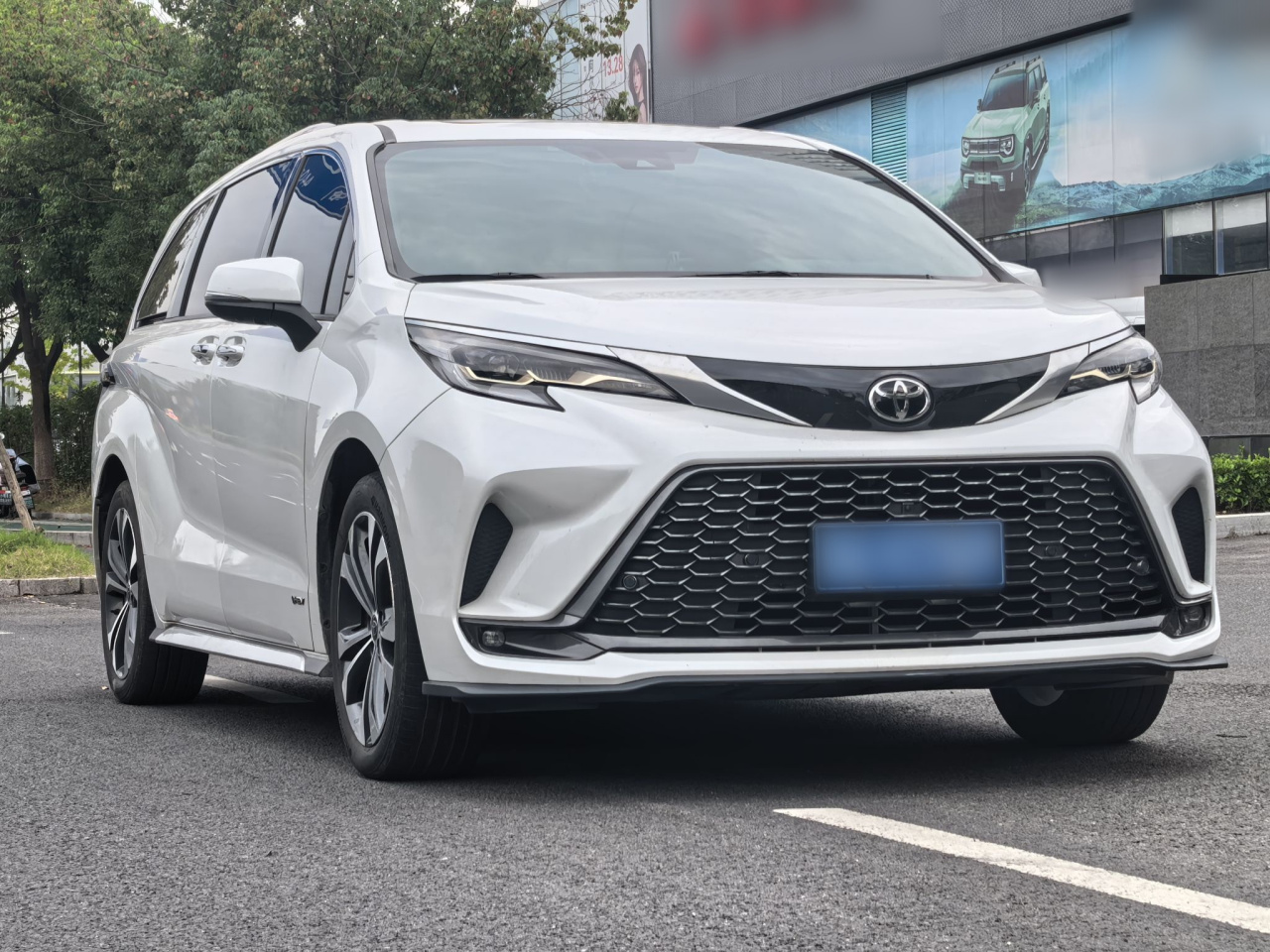 Granvia 2024 2.5L Hybrid Premium PLUS photo 3