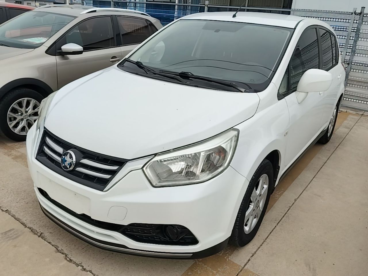 R50 2015 1.6L MT Fashion