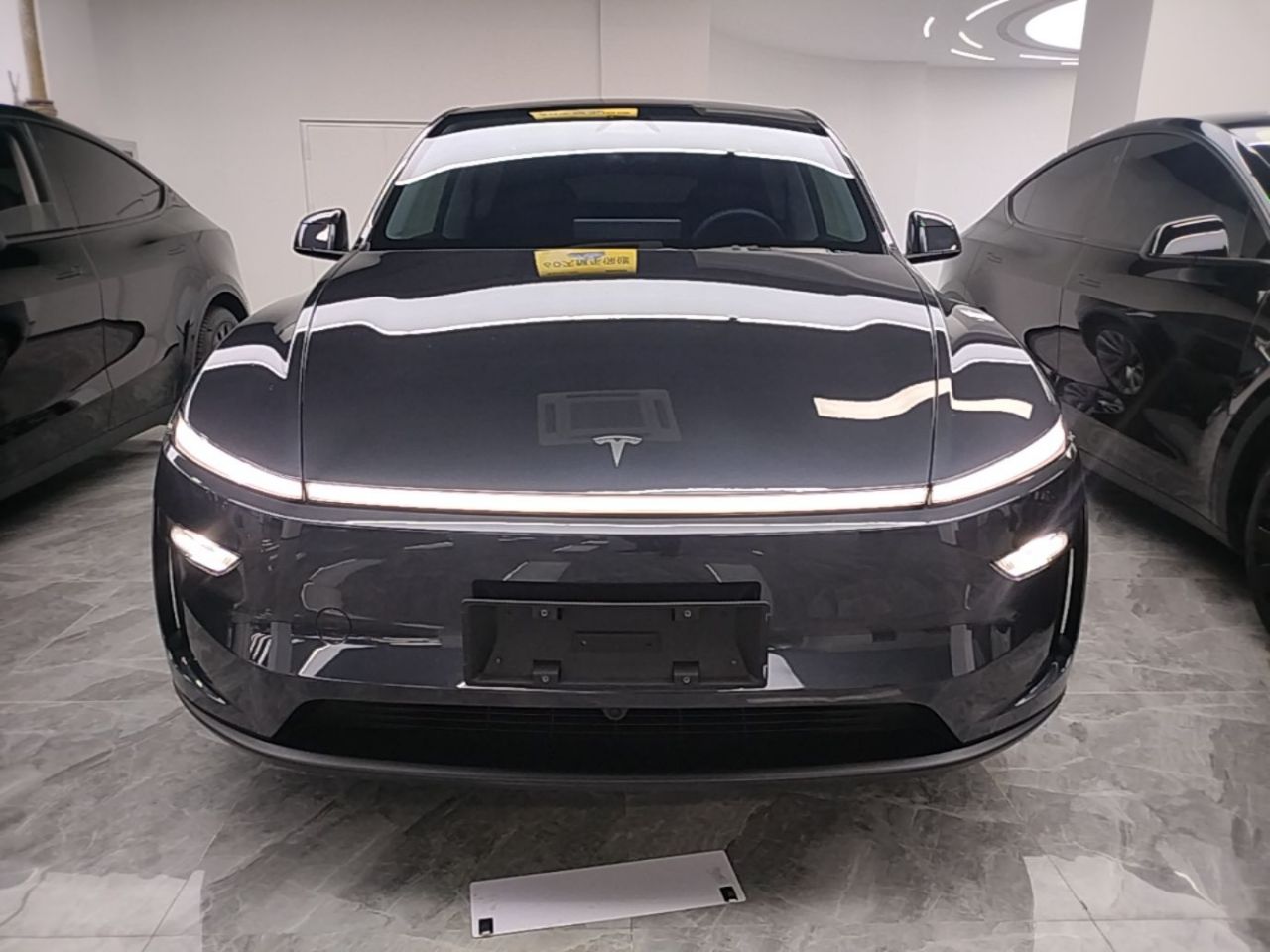 Model Y 2025 Long Range AWD Launch Edition photo 2