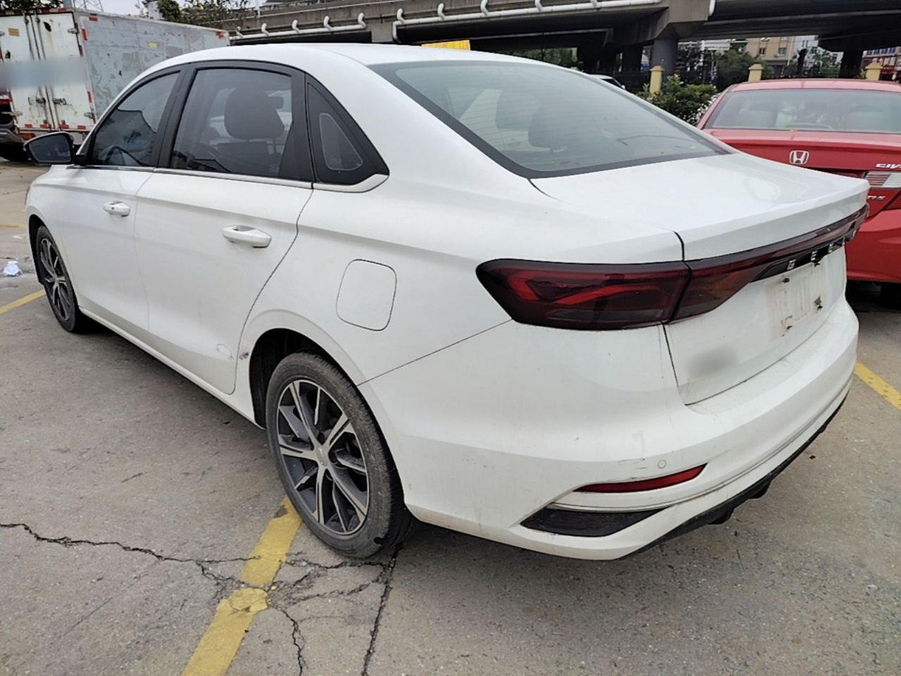 Emgrand 2022 4 1.5L CVT Premium photo 4