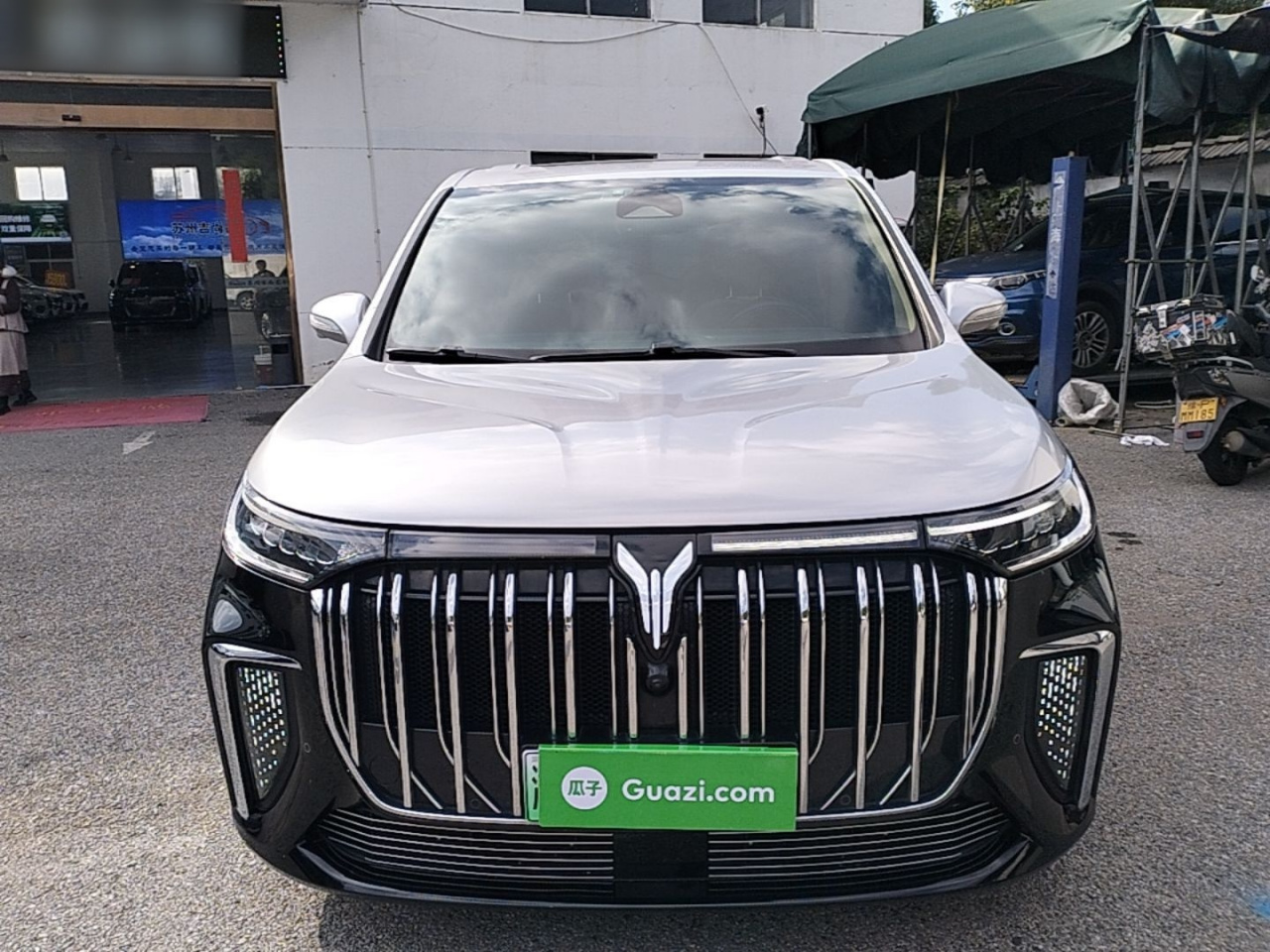 Voyah Dreamer 2024 PHEV Extended Range Premium photo 2