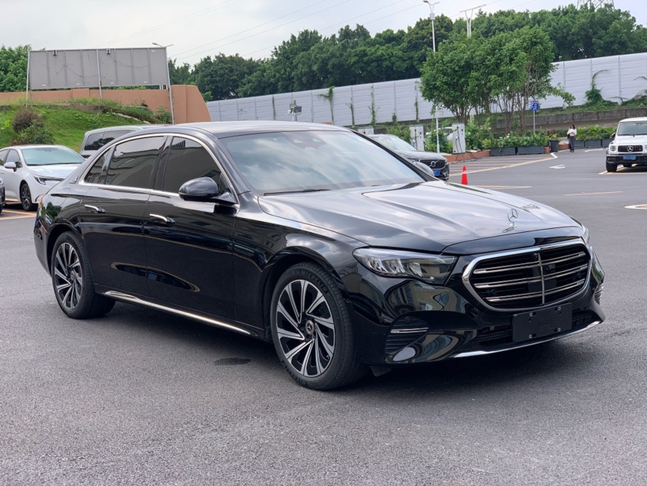 E-Class 2024 E 300 L Luxury photo 3