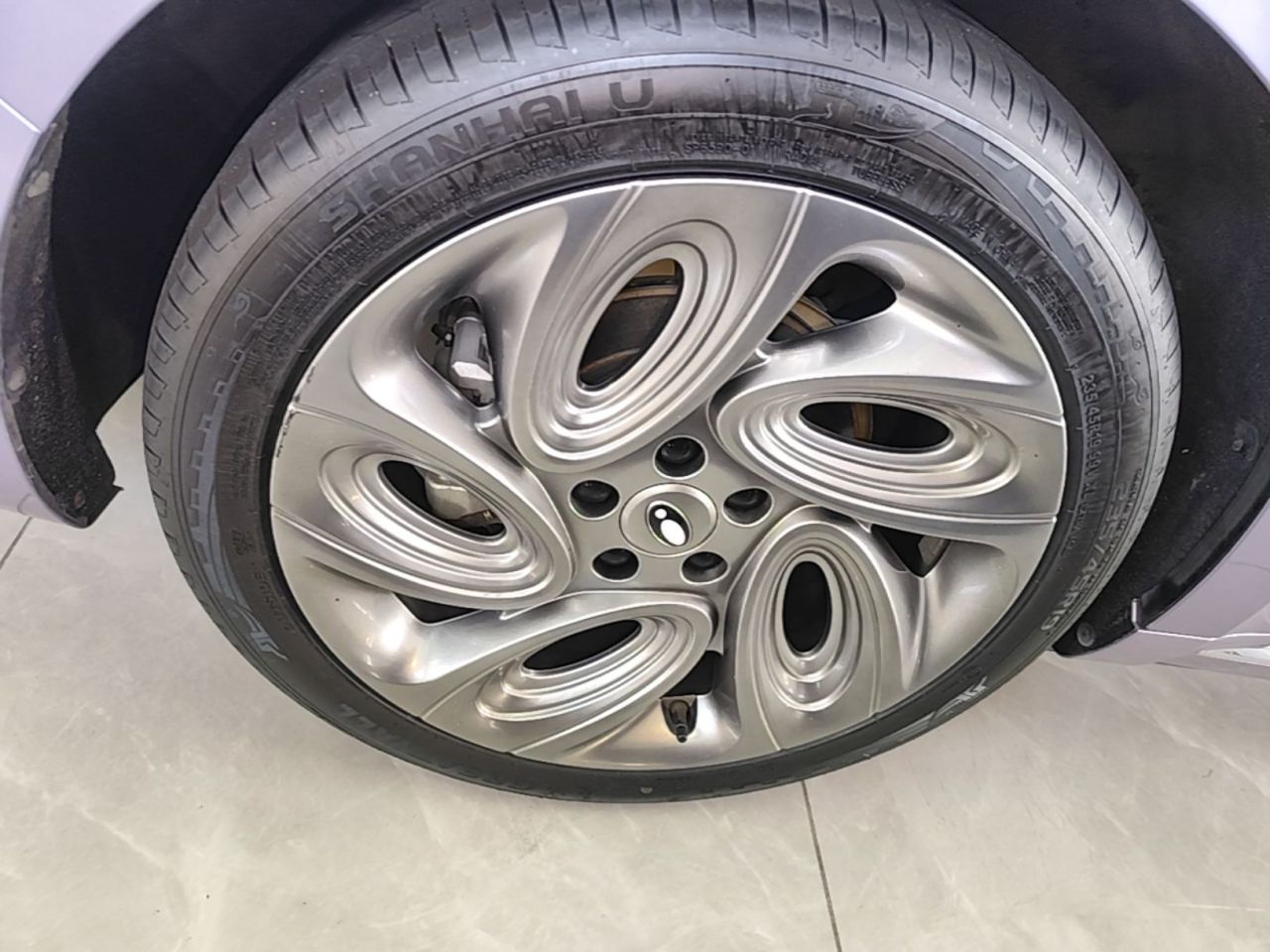 2022 555km Premium photo 3