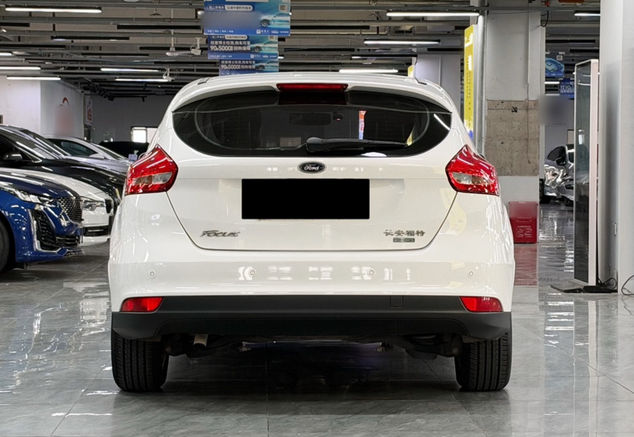 Focus 2015 Hatchback EcoBoost 125 AT photo 3
