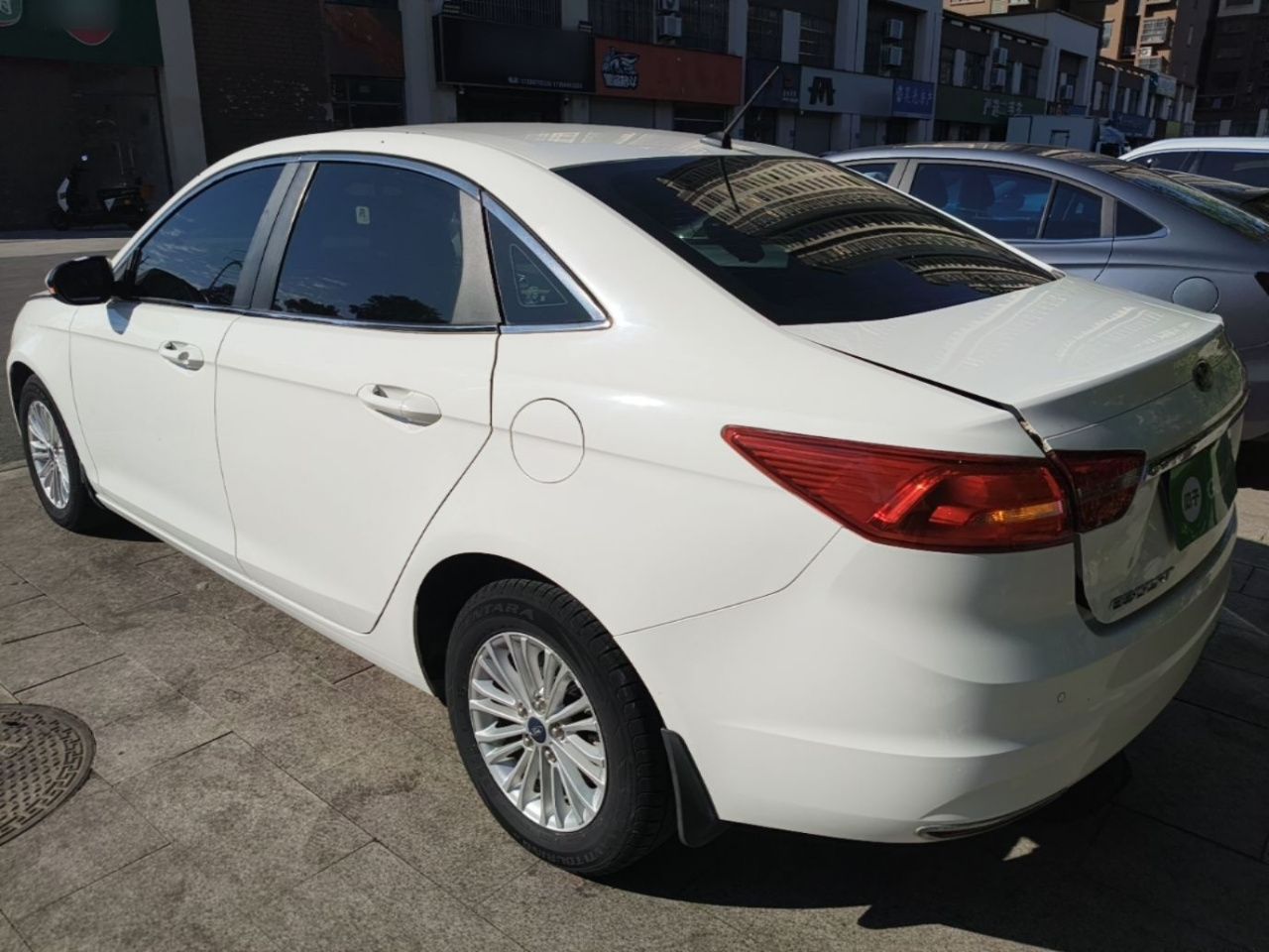 Escort 2015 1.5L AT Comfort photo 4