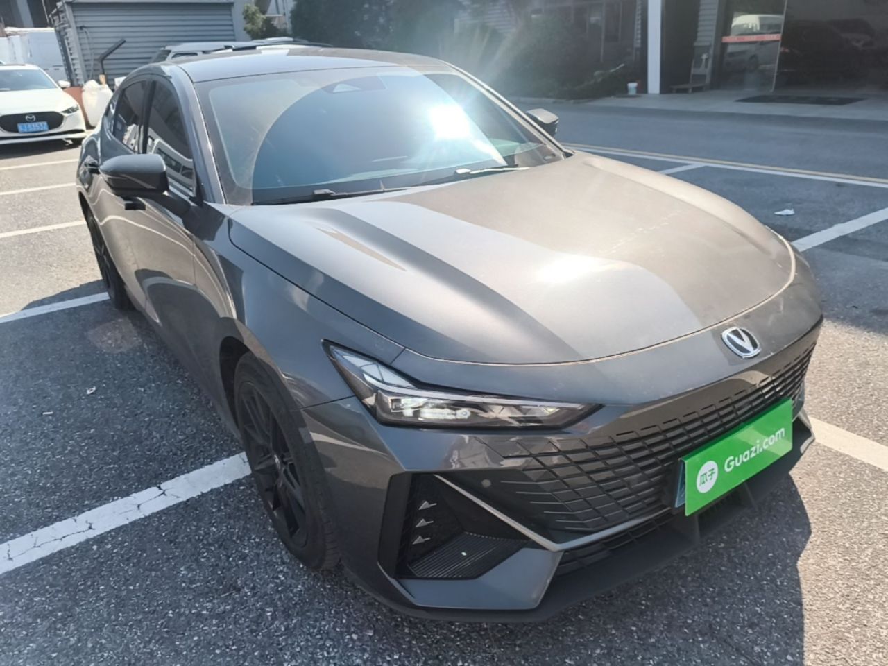 UNI-V 2023 1.5T Premium photo 3