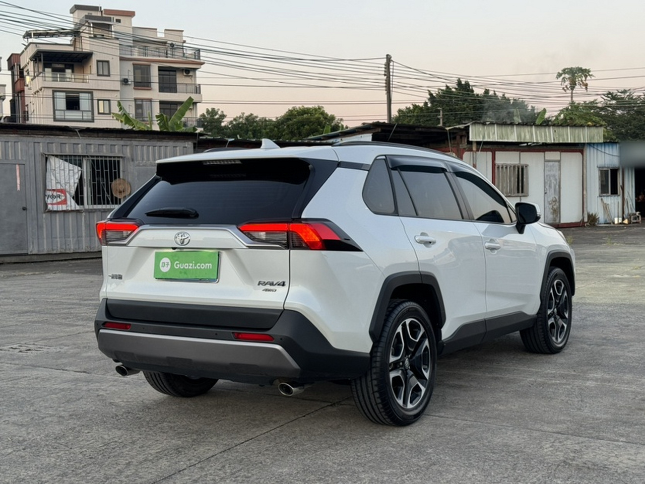 RAV4 2021 2.0L CVT AWD Premium photo 4