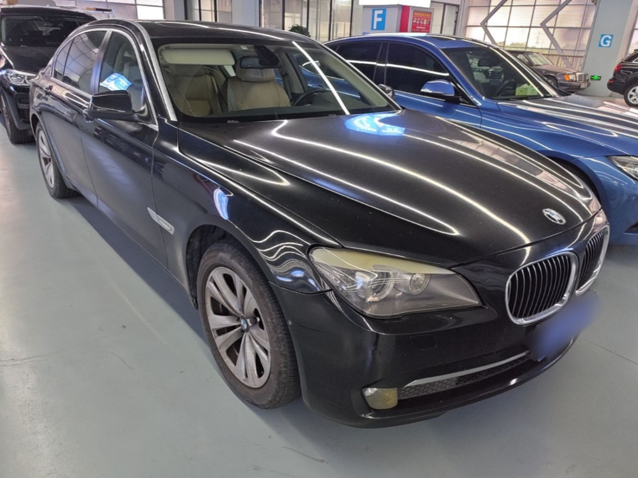 7 Series 2011 730Li photo 3