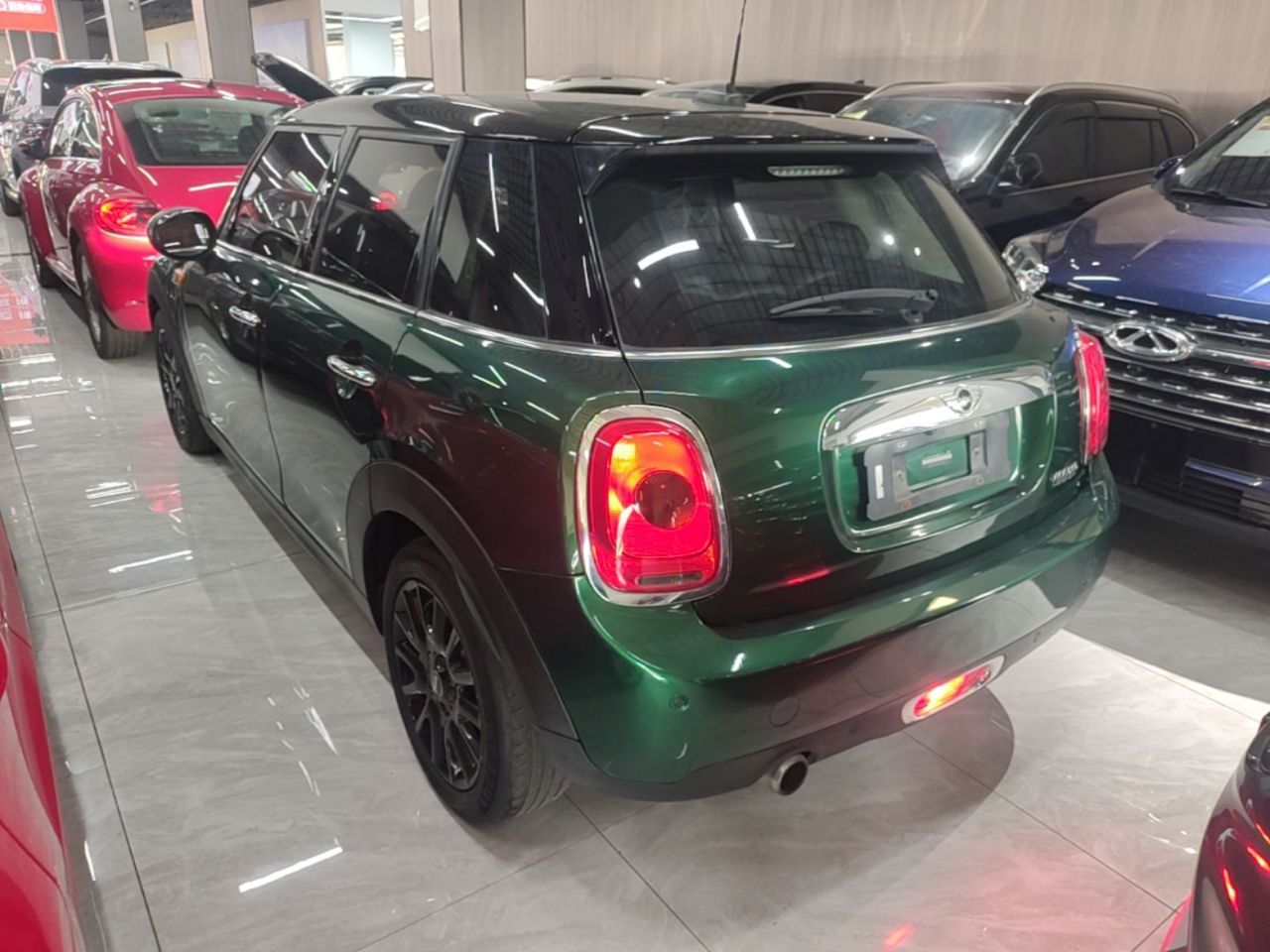 2016 1.5T COOPER 5-Door photo 4