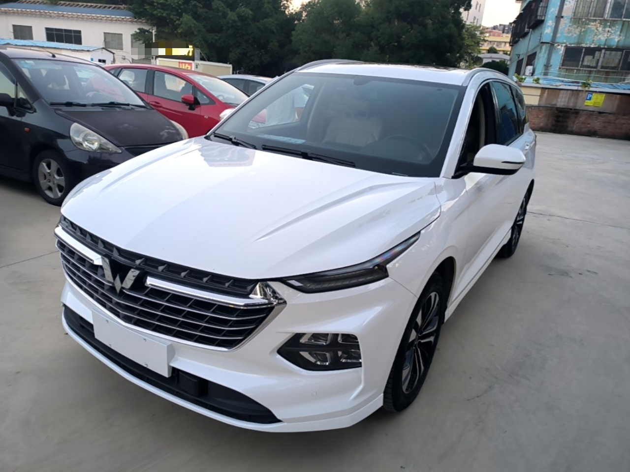 Wuling 2020 1.5T CVT Flagship