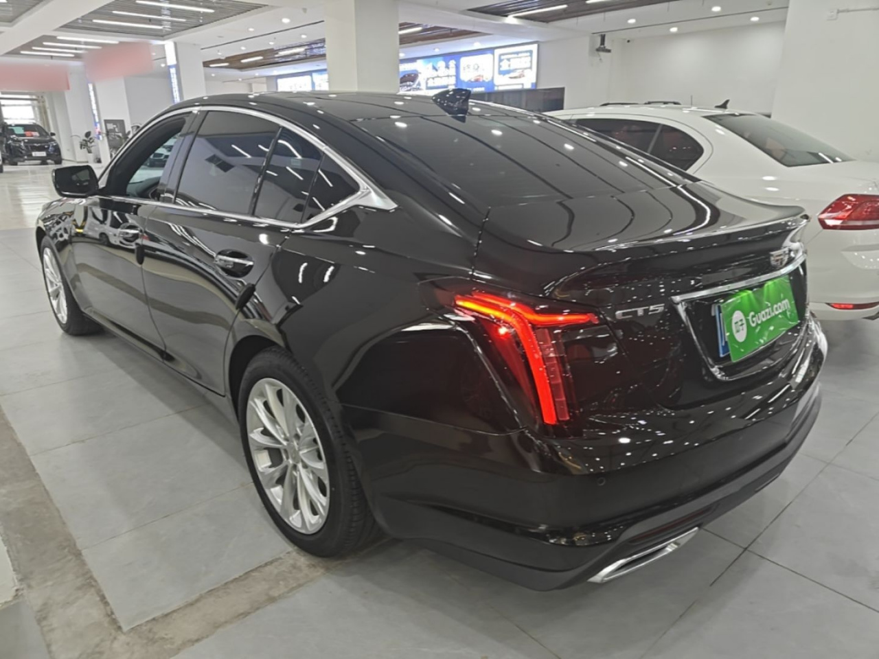 CT5 2023 28T Luxury Standard photo 4