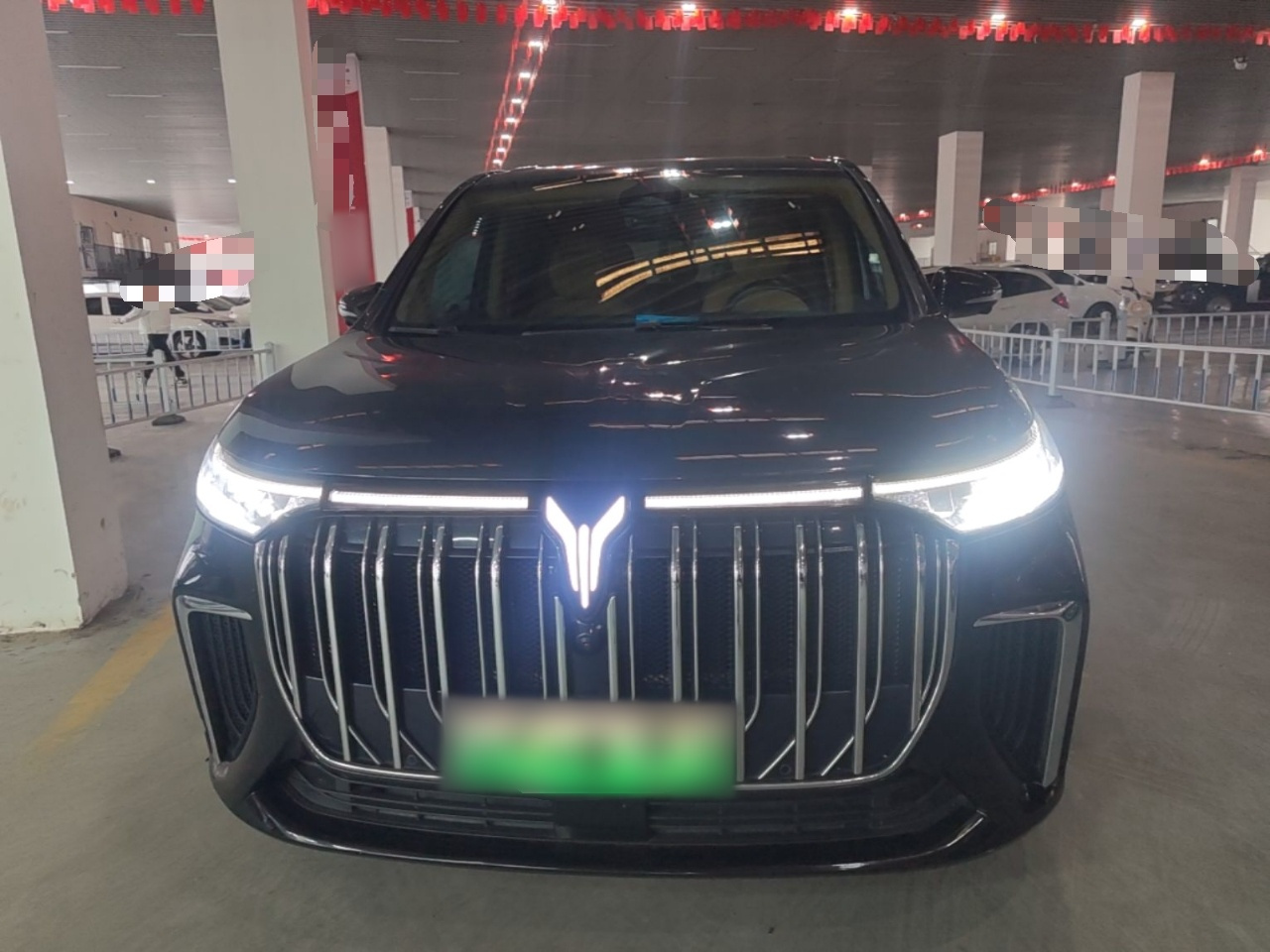 Voyah Dreamer 2024 PHEV Extended Range Premium photo 2