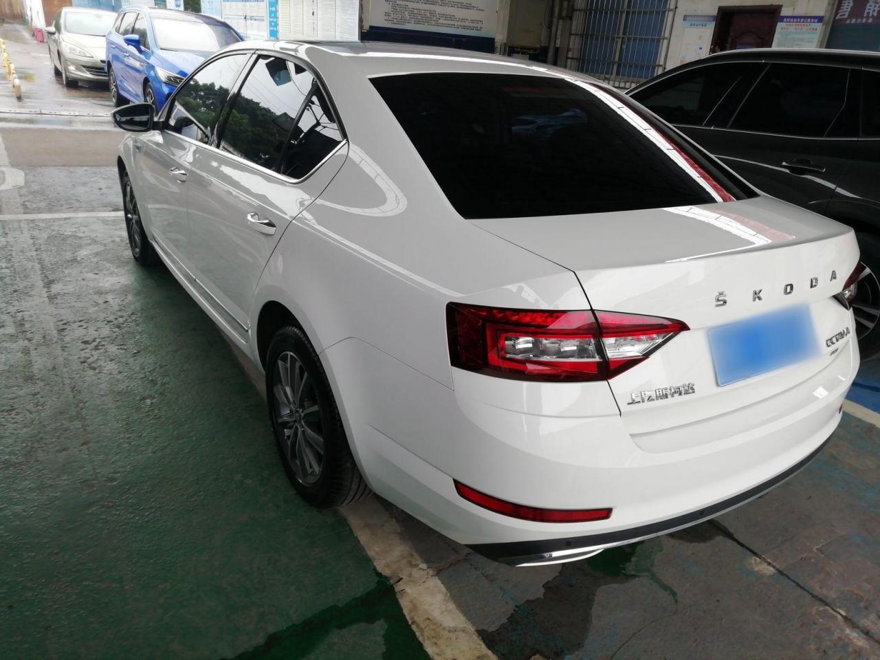 Octavia 2020 1.5L AT Luxury photo 4