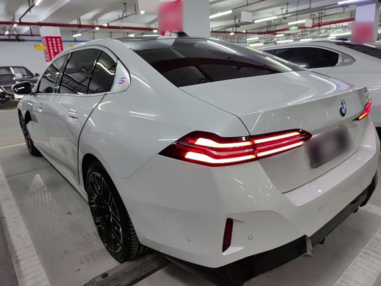 5 Series 2025 530Li Exclusive M Sport Package photo 4